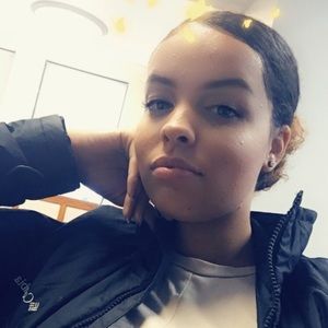 Meet your Posher, Denay